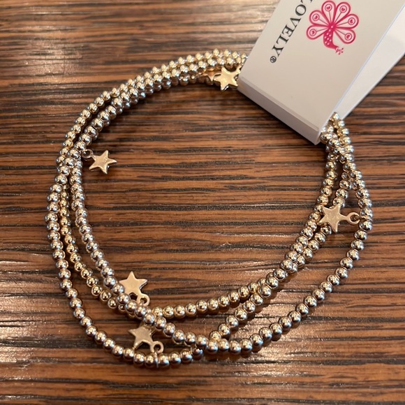 💕x3HP💕Beaded charm gold star bracelet set (3) - Picture 4 of 4